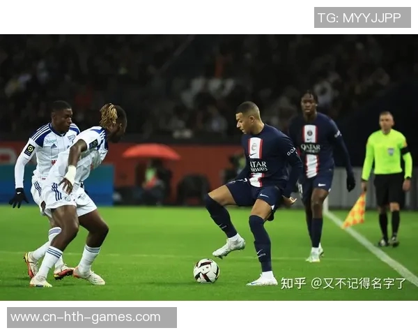 巴黎圣曼与圣埃蒂安激战正酣谁能在法甲赛场笑到最后